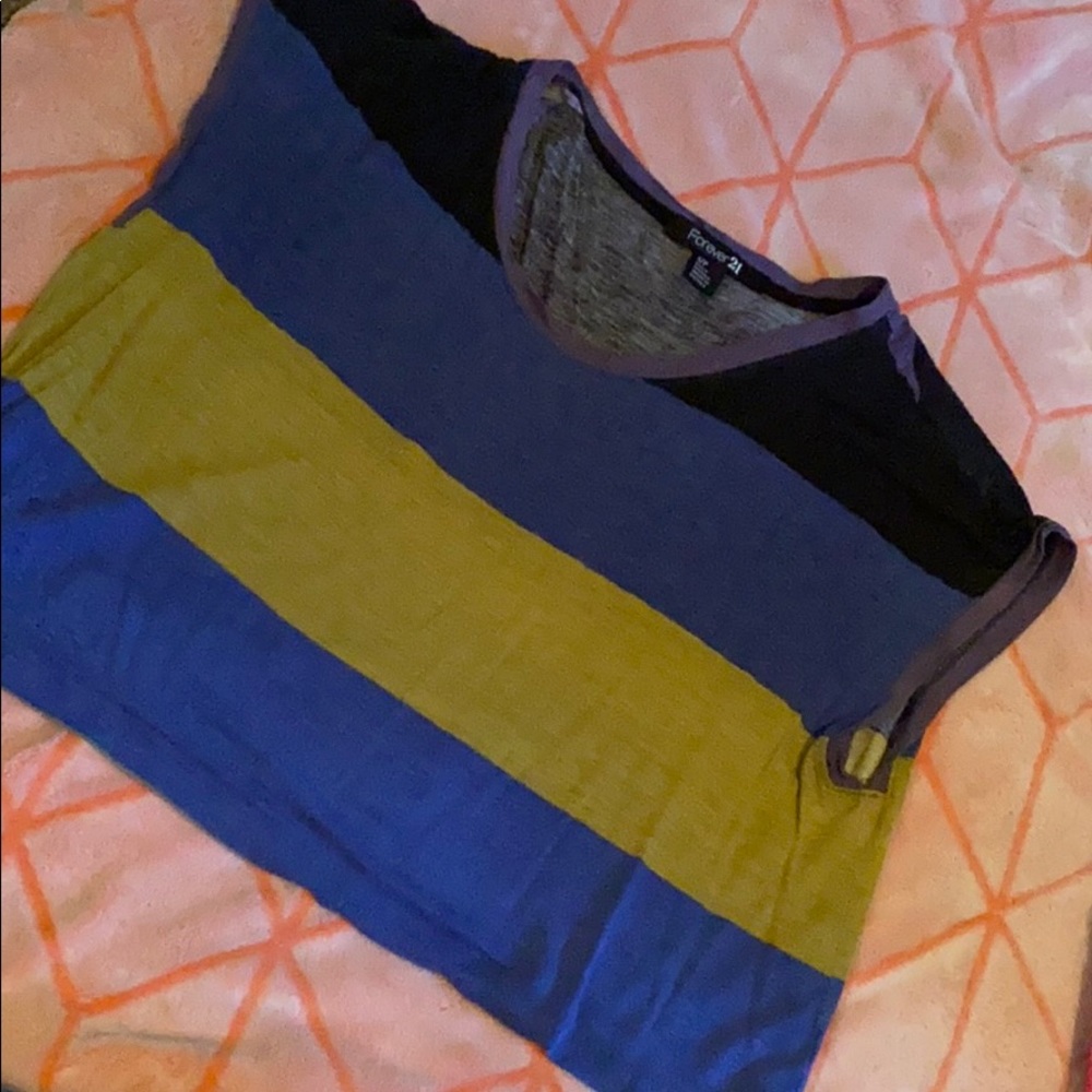 Short sleeve crop top